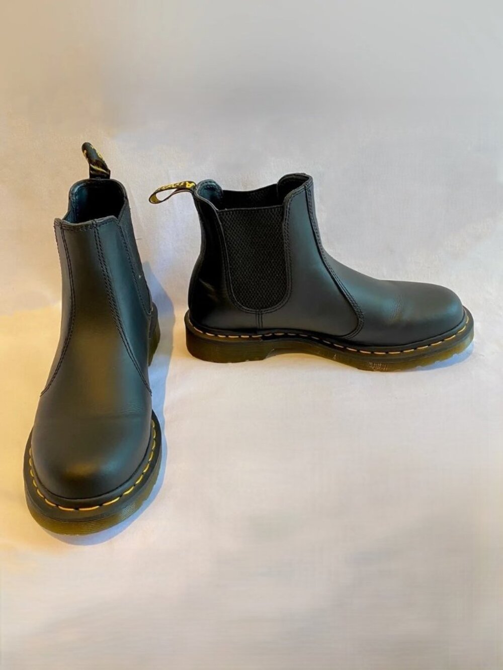 Dr. Martens 2976 Smooth Leather Black Chelsea Boots, size 9